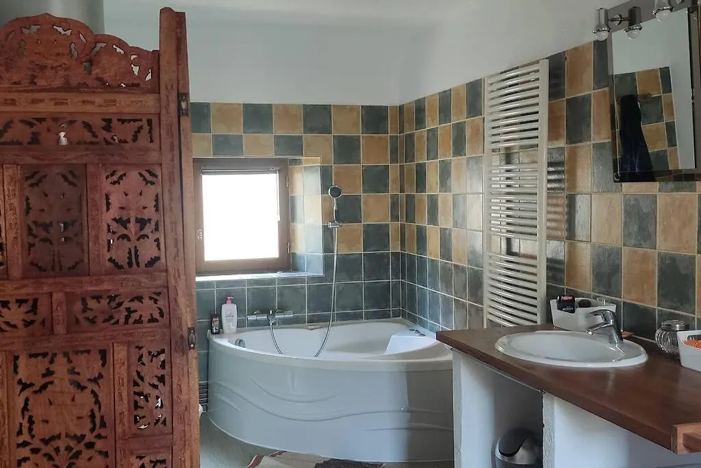 Retrouvez Votre Famille Ou Vos Amis Au Calme Villa Aigueperse  France